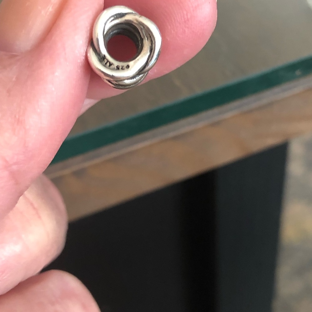 Genuine Pandora Charm. Marked 925 ALE. Love knot design. As new. - Picture 3 of 3
